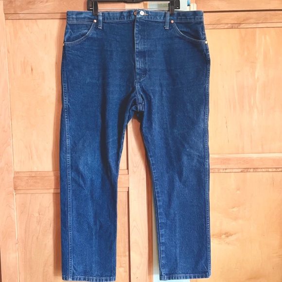 Wrangler Jeans Mid Weight   Great Used Condition Mens Size 42 x 30 - Picture 1 of 9